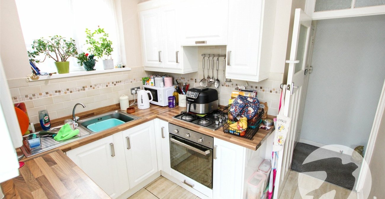 2 bedroom property for sale in London | Robinson Jackson