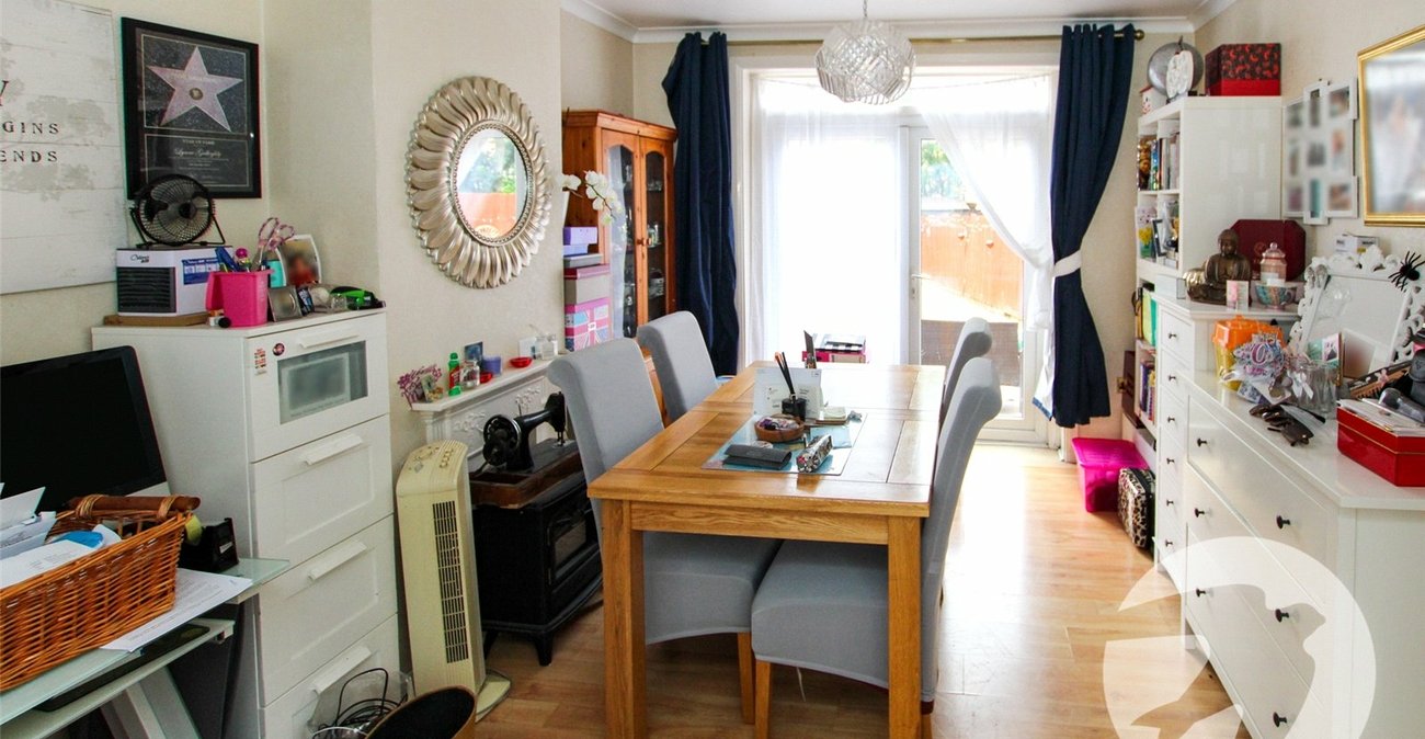 2 bedroom property for sale in London | Robinson Jackson