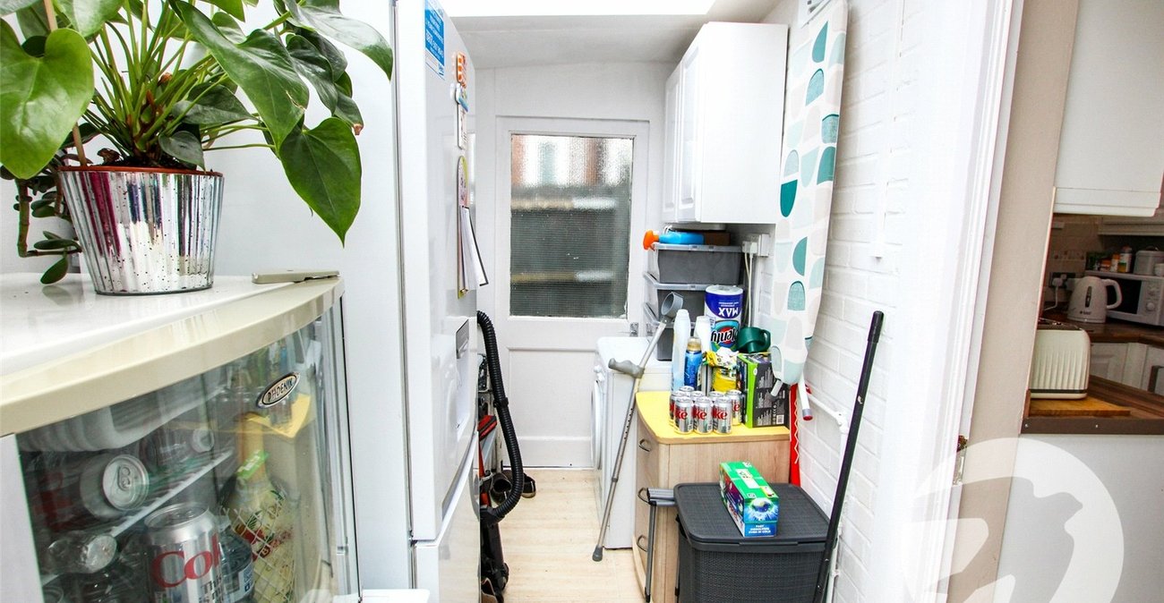 2 bedroom property for sale in London | Robinson Jackson