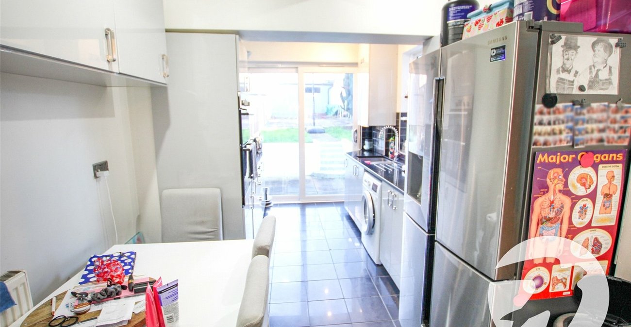 4 bedroom house for sale in London | Robinson Jackson