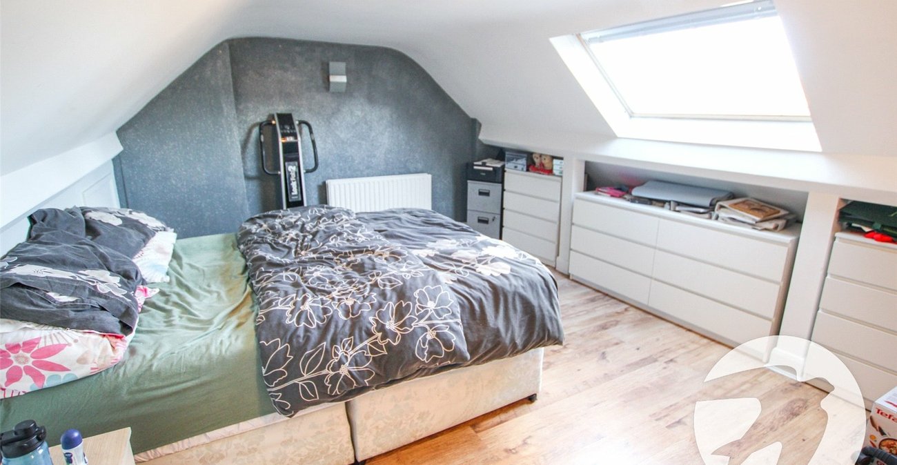 4 bedroom house for sale in London | Robinson Jackson