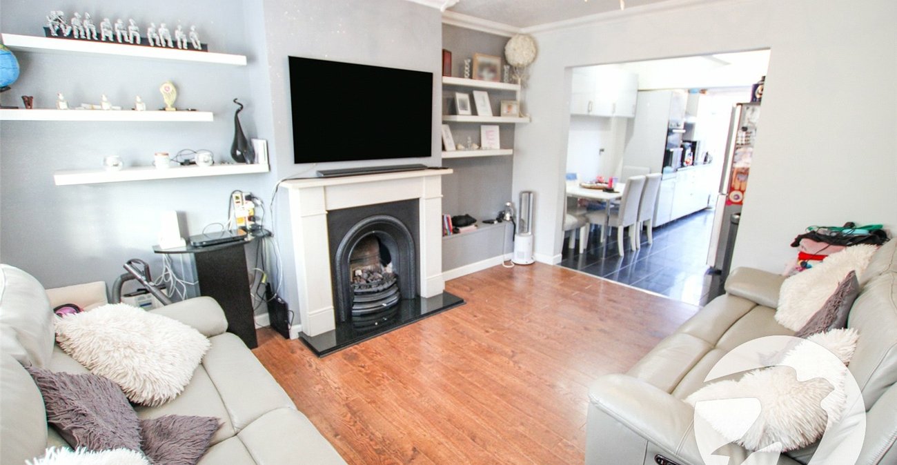 4 bedroom house for sale in London | Robinson Jackson