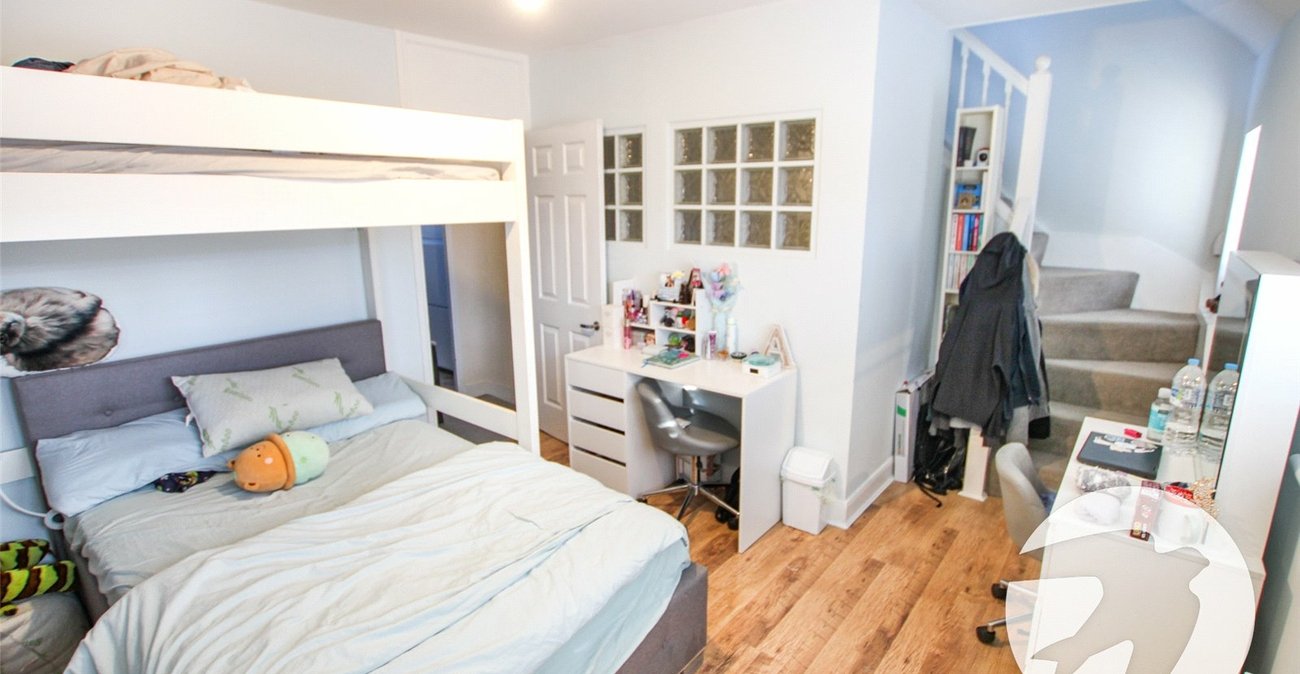 4 bedroom house for sale in London | Robinson Jackson