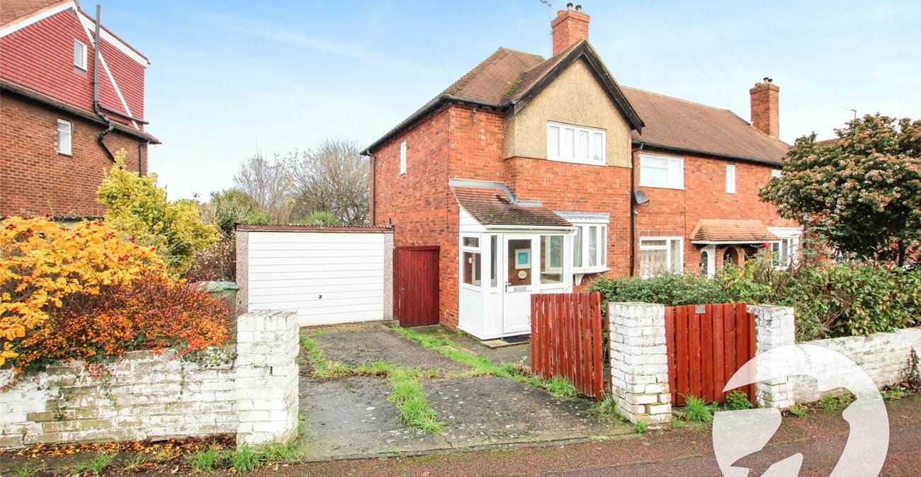 3 bedroom house for sale in London | Robinson Jackson