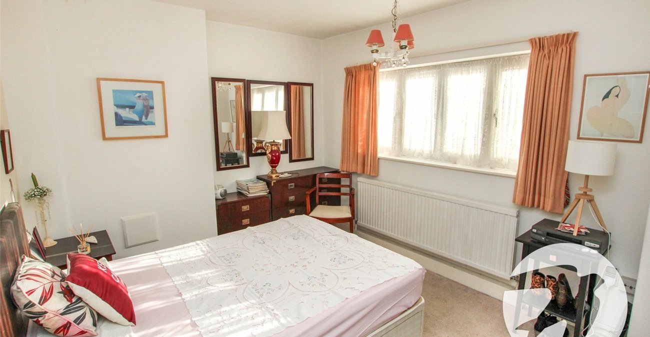 3 bedroom house for sale in London | Robinson Jackson