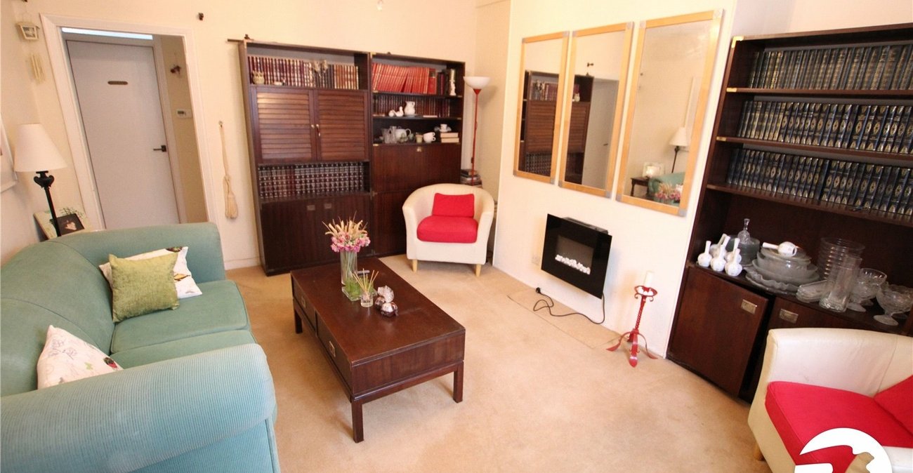 3 bedroom house for sale in London | Robinson Jackson