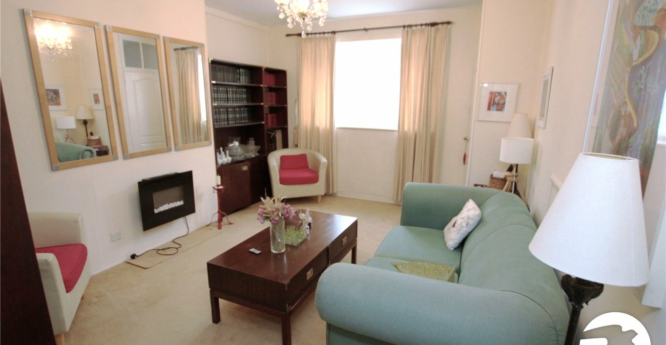 3 bedroom house for sale in London | Robinson Jackson