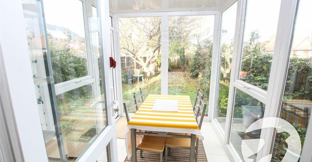 3 bedroom house for sale in London | Robinson Jackson