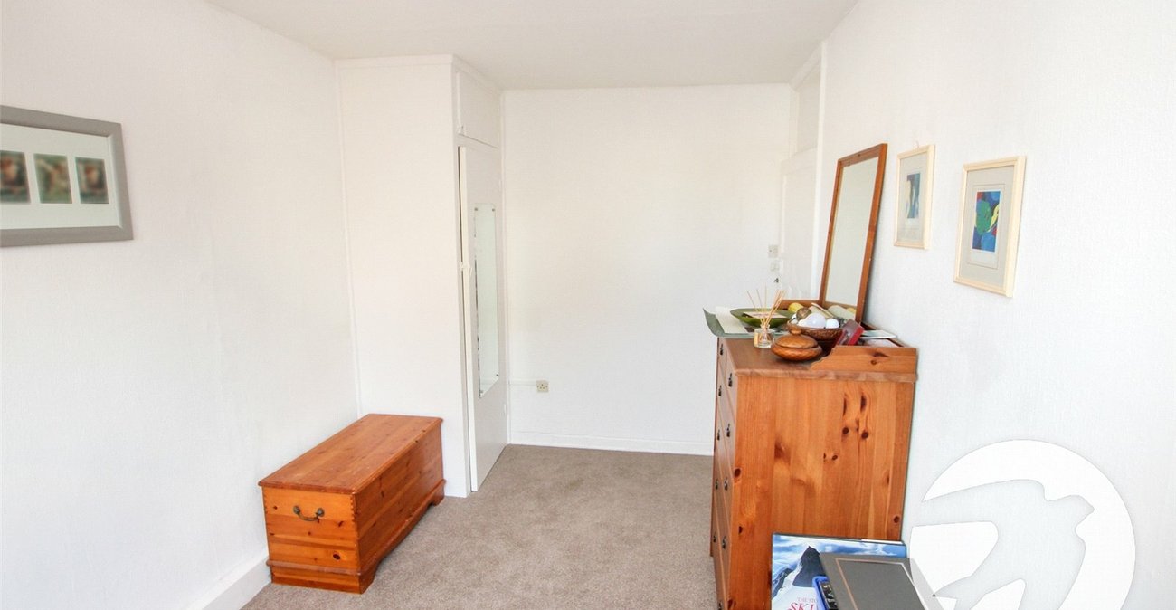 3 bedroom house for sale in London | Robinson Jackson