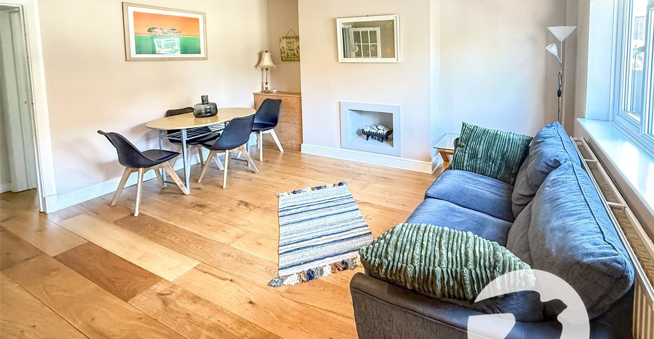 3 bedroom house for sale in London | Robinson Jackson