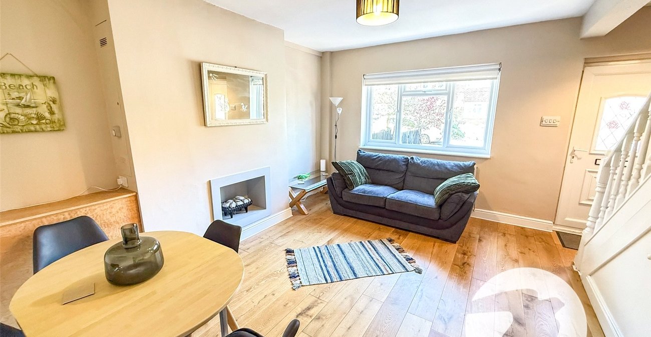 3 bedroom house for sale in London | Robinson Jackson