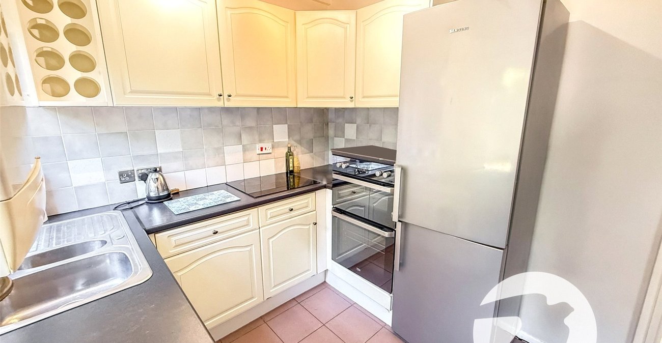 3 bedroom house for sale in London | Robinson Jackson