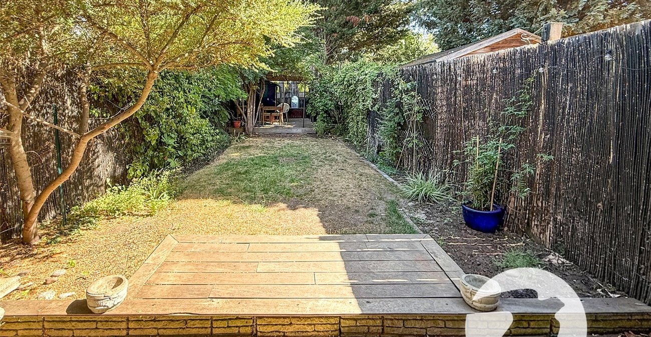 3 bedroom house for sale in London | Robinson Jackson