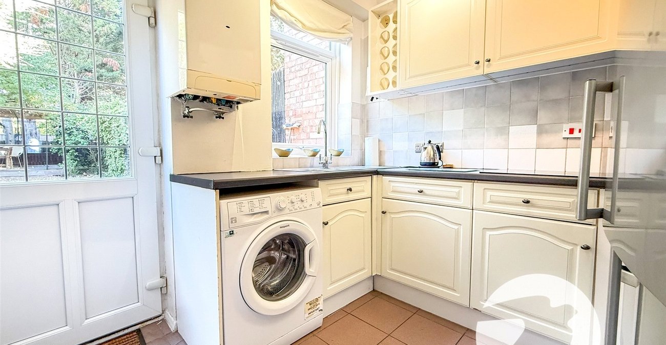 3 bedroom house for sale in London | Robinson Jackson