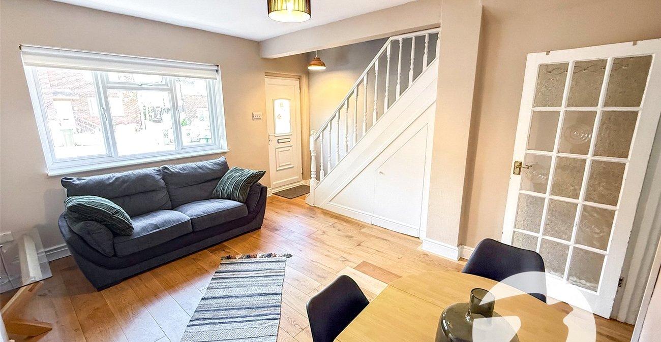 3 bedroom house for sale in London | Robinson Jackson