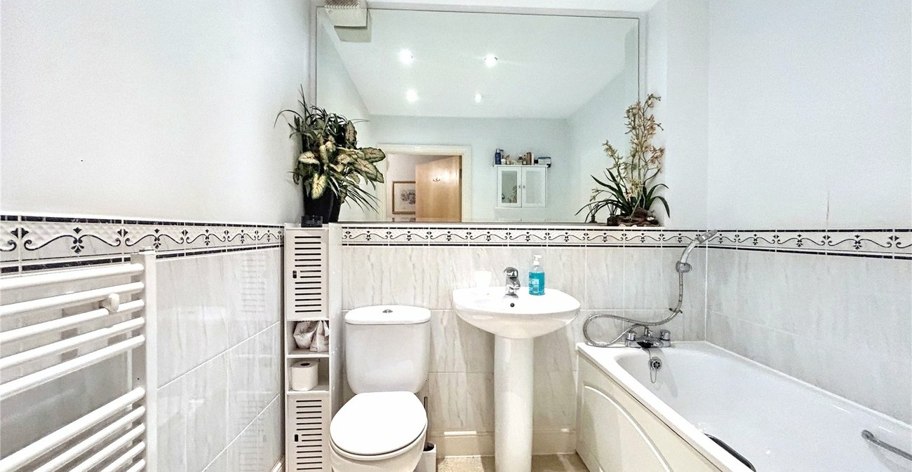 2 bedroom property for sale in Gillingham | Robinson Michael & Jackson