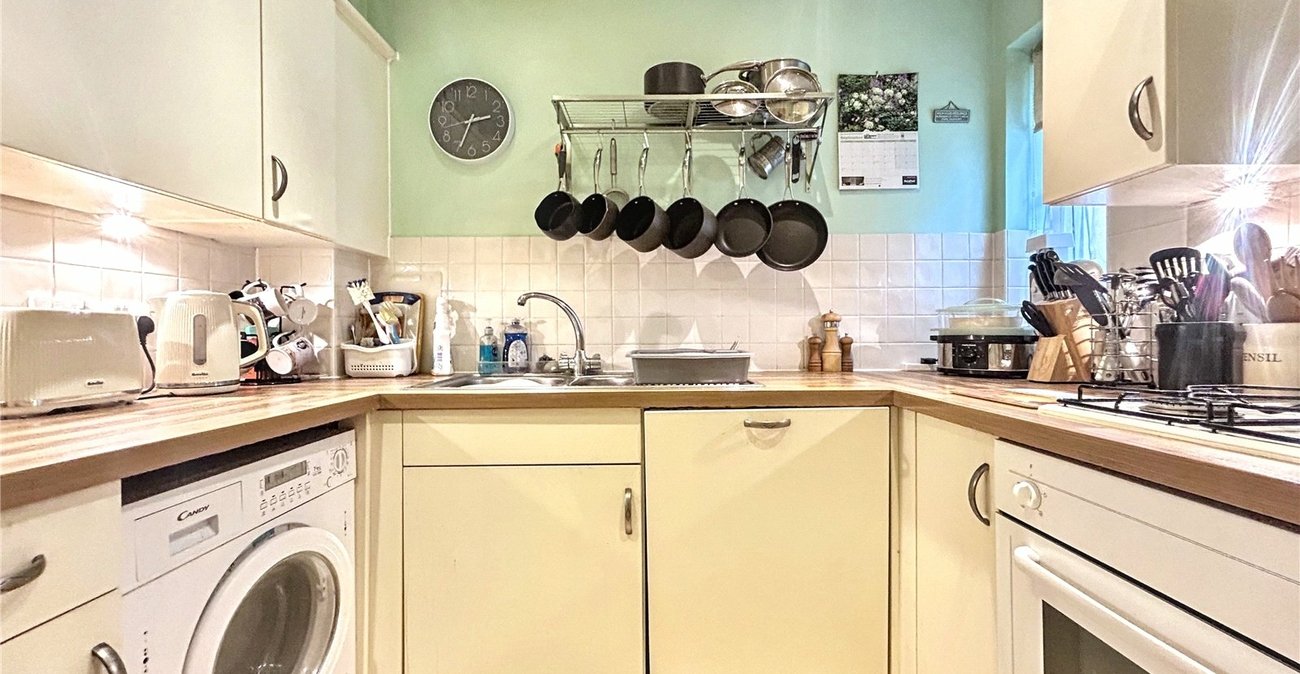 2 bedroom property for sale in Gillingham | Robinson Michael & Jackson