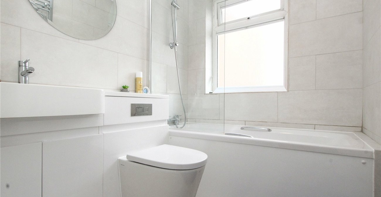 2 bedroom property for sale in London | Robinson Jackson