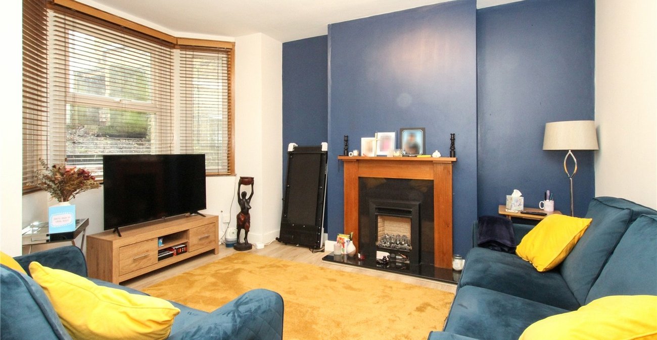 2 bedroom property for sale in London | Robinson Jackson