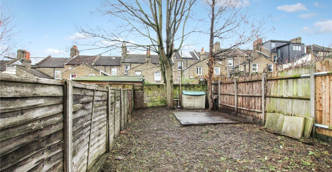 2 bedroom property for sale in London | Robinson Jackson