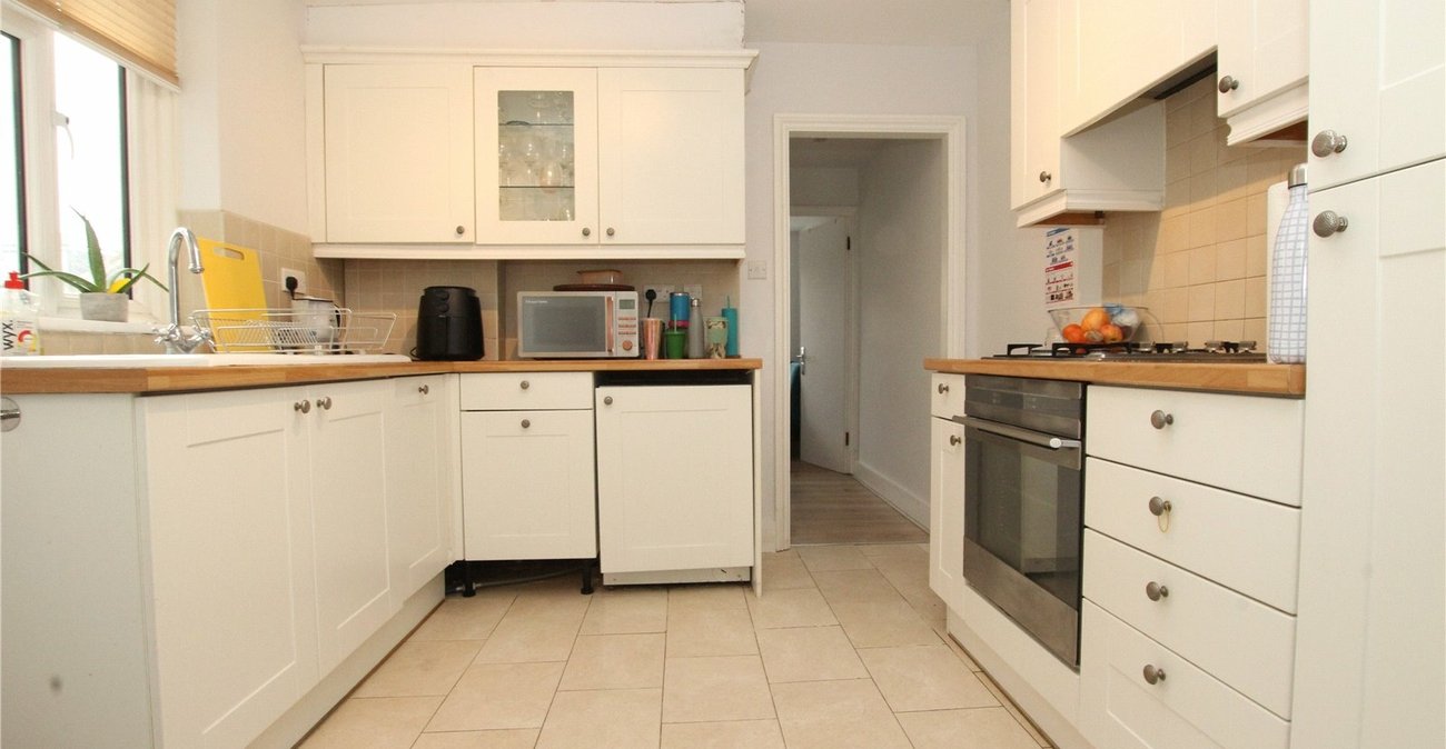 2 bedroom property for sale in London | Robinson Jackson