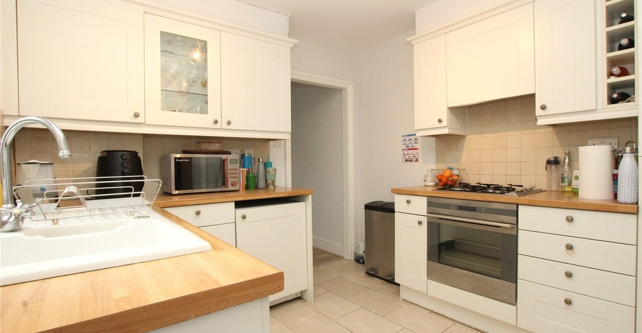 2 bedroom property for sale in London | Robinson Jackson