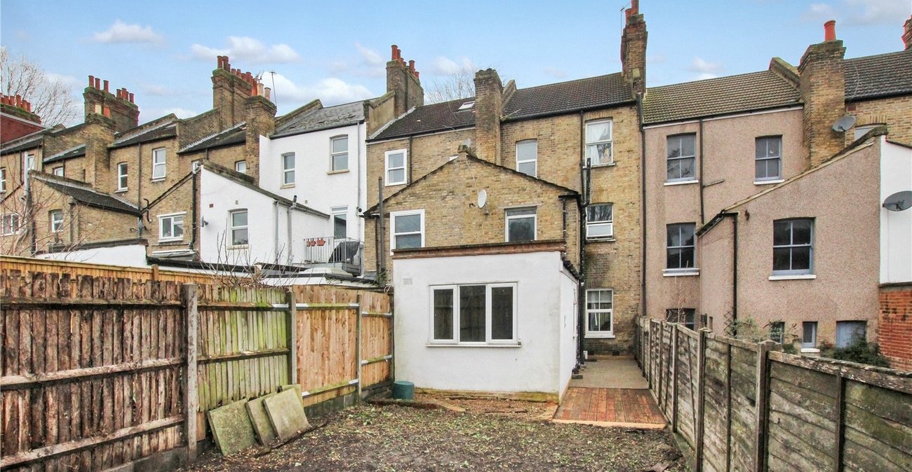 2 bedroom property for sale in London | Robinson Jackson