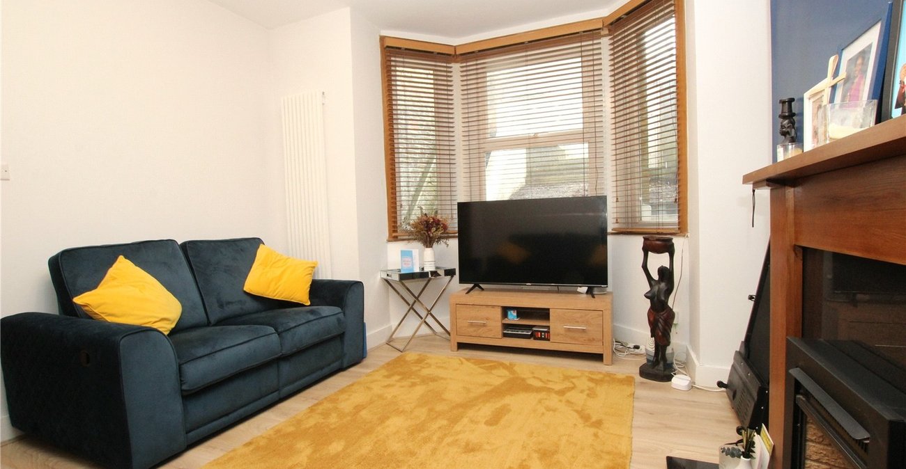 2 bedroom property for sale in London | Robinson Jackson