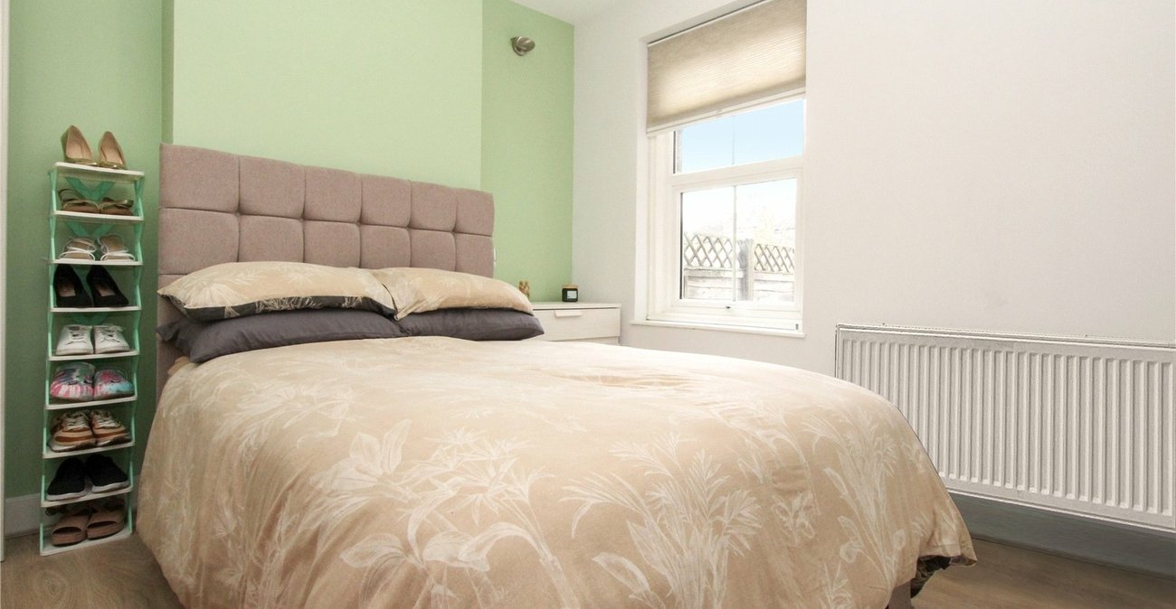 2 bedroom property for sale in London | Robinson Jackson