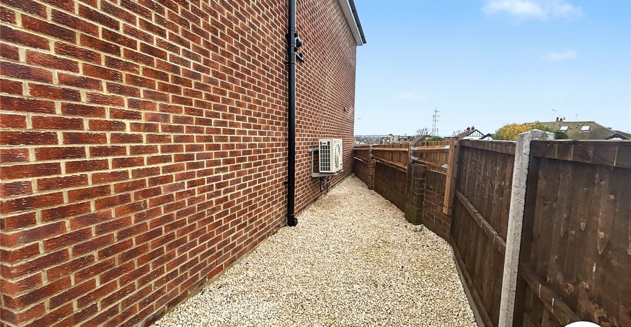 2 bedroom house for sale in Welling | Robinson Jackson