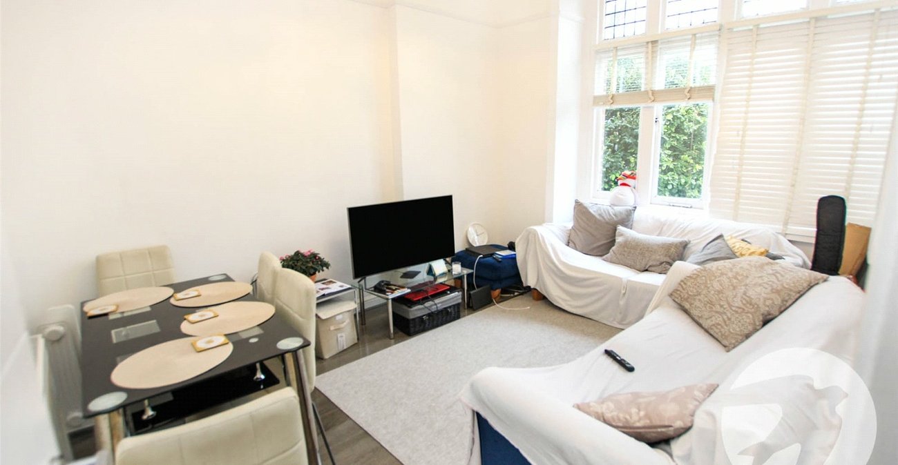 2 bedroom property for sale in London | Robinson Jackson