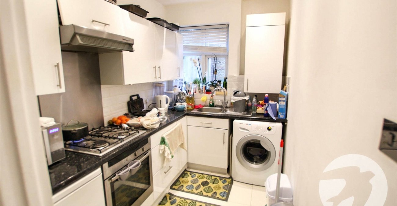 2 bedroom property for sale in London | Robinson Jackson