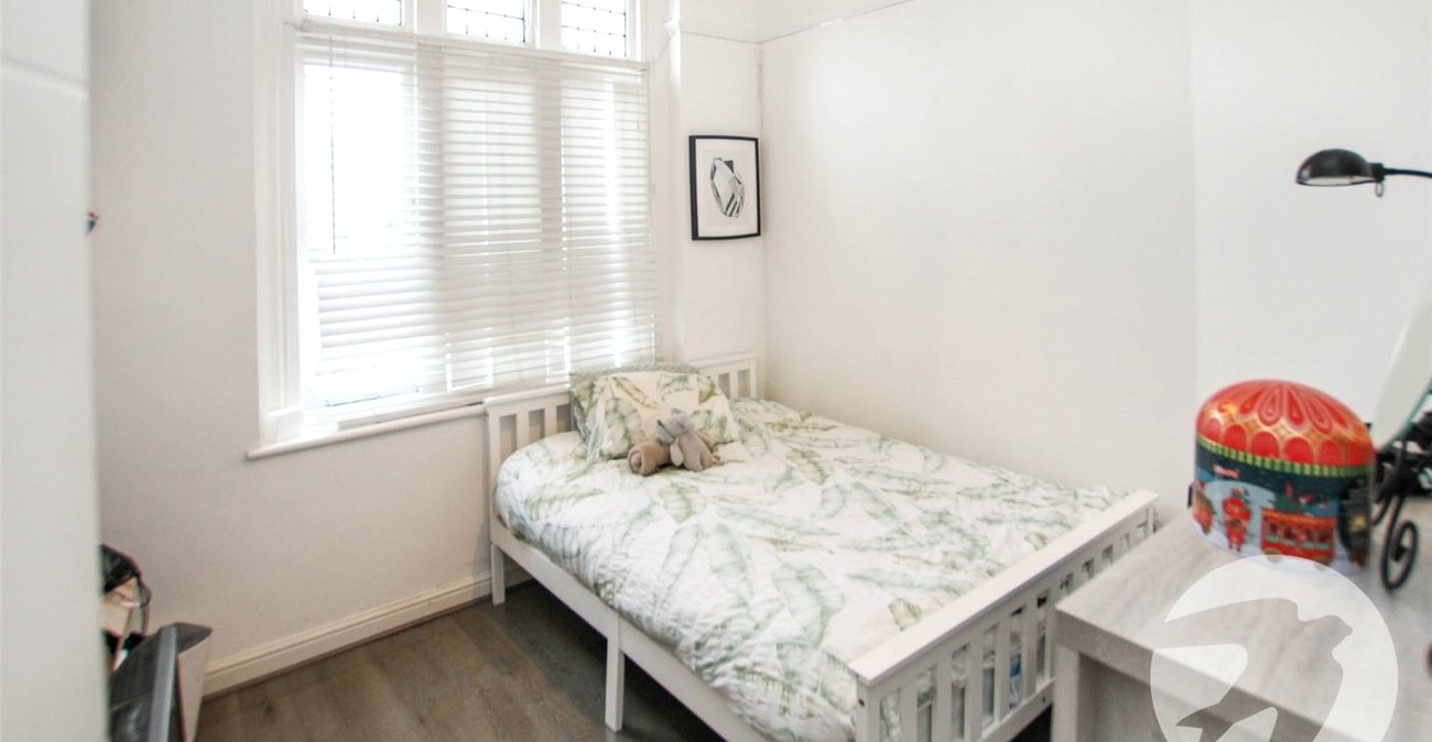 2 bedroom property for sale in London | Robinson Jackson