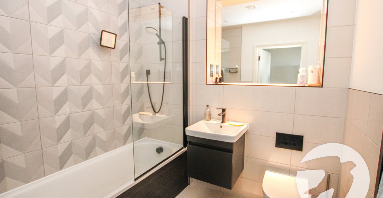 2 bedroom property for sale in London | Robinson Jackson