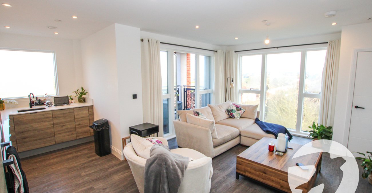 2 bedroom property for sale in London | Robinson Jackson