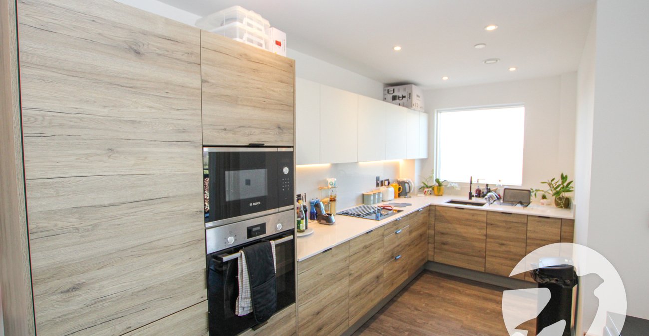 2 bedroom property for sale in London | Robinson Jackson