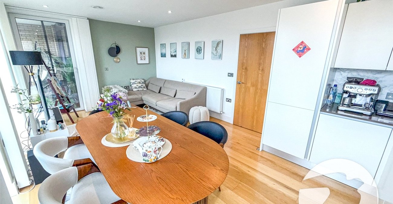2 bedroom property for sale in London | Robinson Jackson