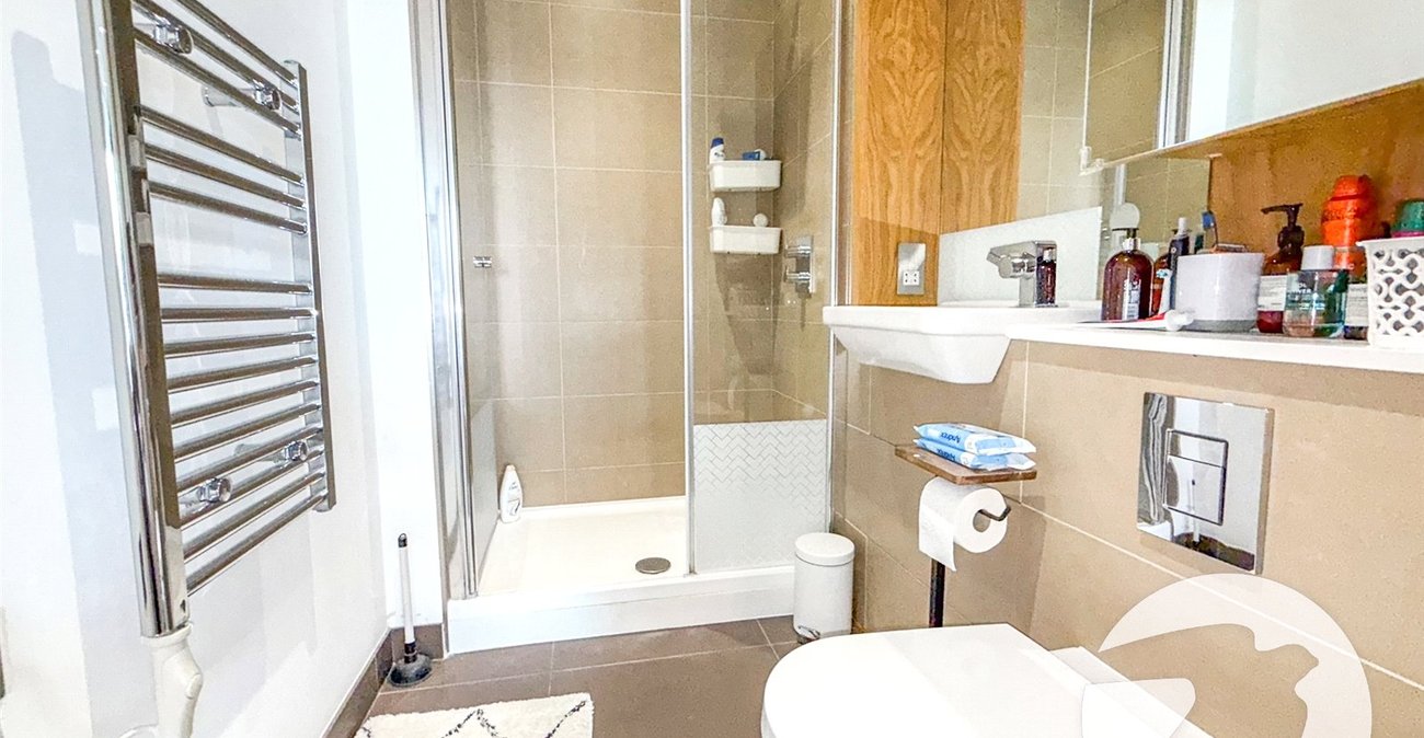 2 bedroom property for sale in London | Robinson Jackson