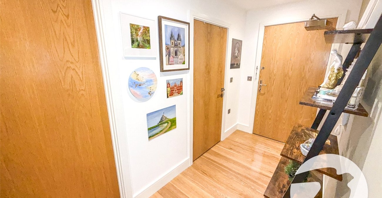 2 bedroom property for sale in London | Robinson Jackson