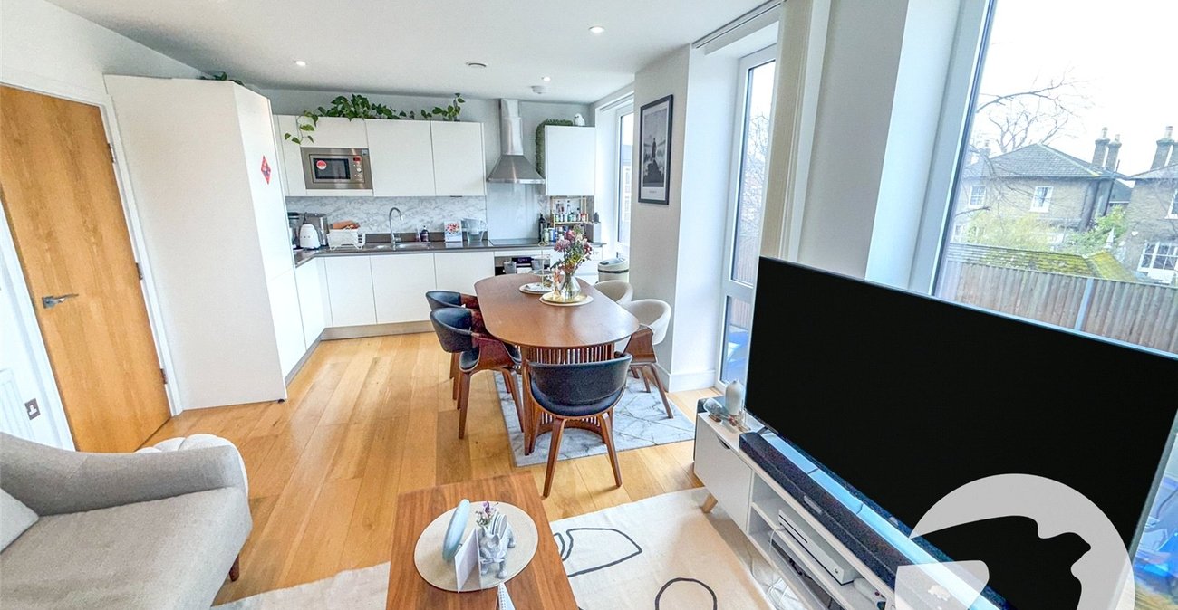2 bedroom property for sale in London | Robinson Jackson