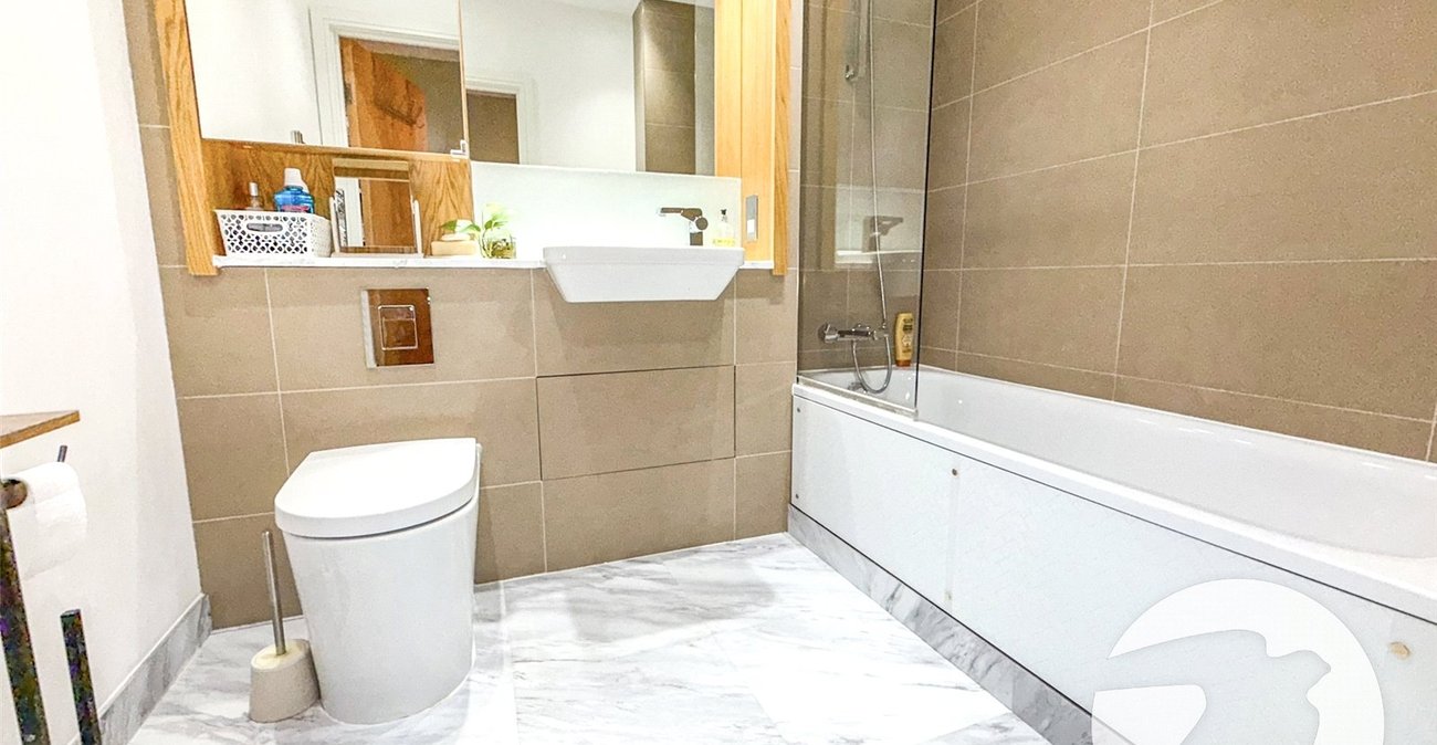 2 bedroom property for sale in London | Robinson Jackson