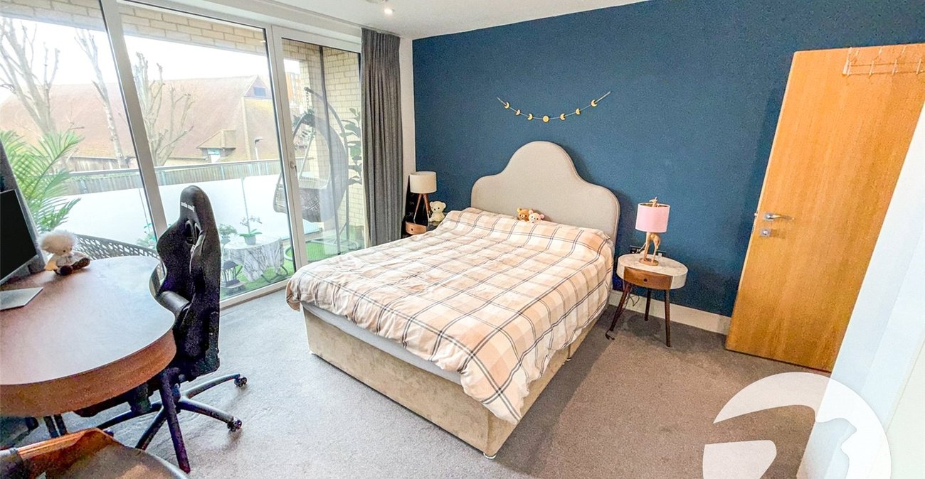 2 bedroom property for sale in London | Robinson Jackson