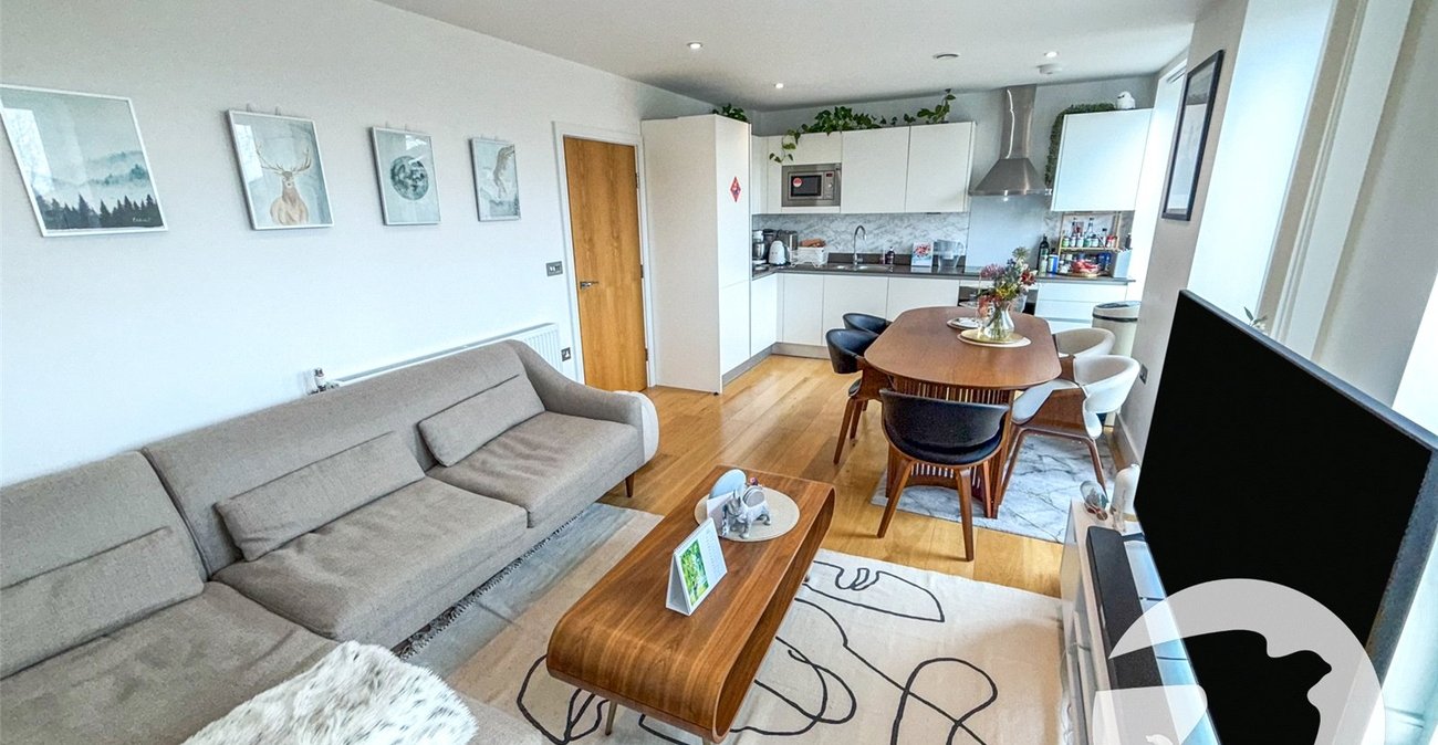 2 bedroom property for sale in London | Robinson Jackson