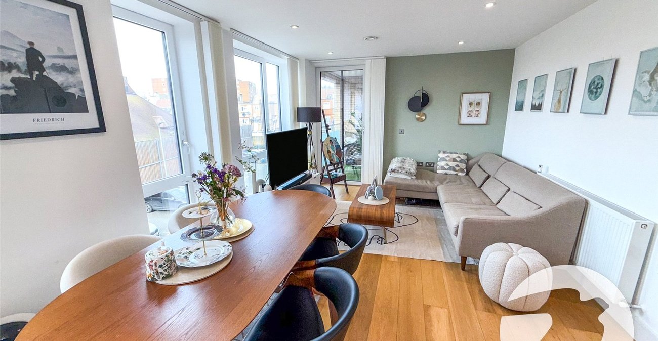 2 bedroom property for sale in London | Robinson Jackson