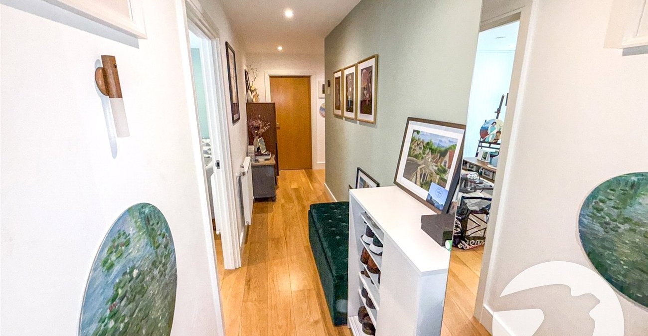 2 bedroom property for sale in London | Robinson Jackson