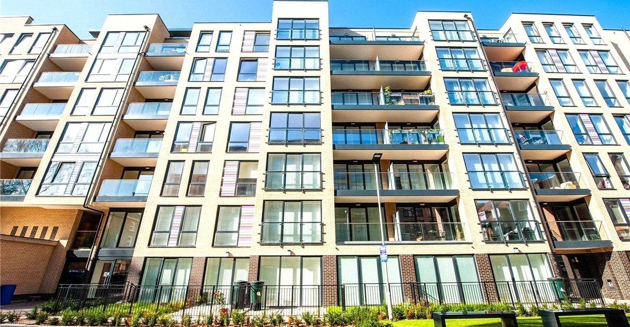 2 bedroom property for sale in London | Robinson Jackson