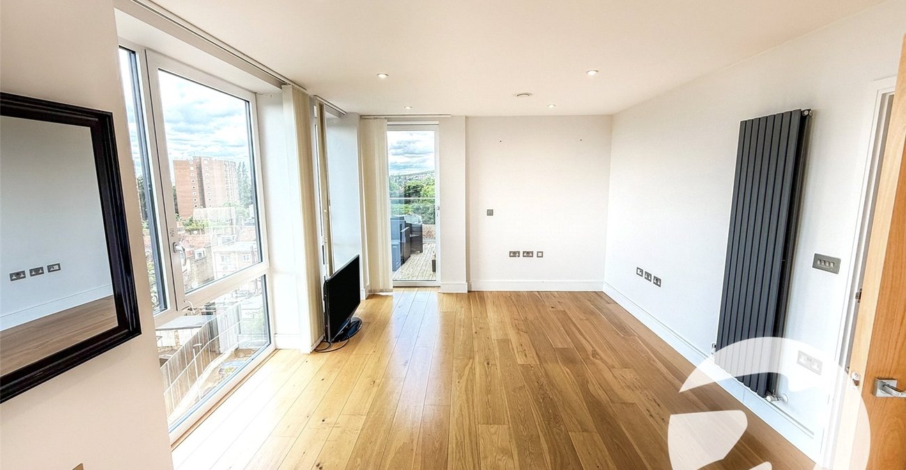 2 bedroom property for sale in London | Robinson Jackson