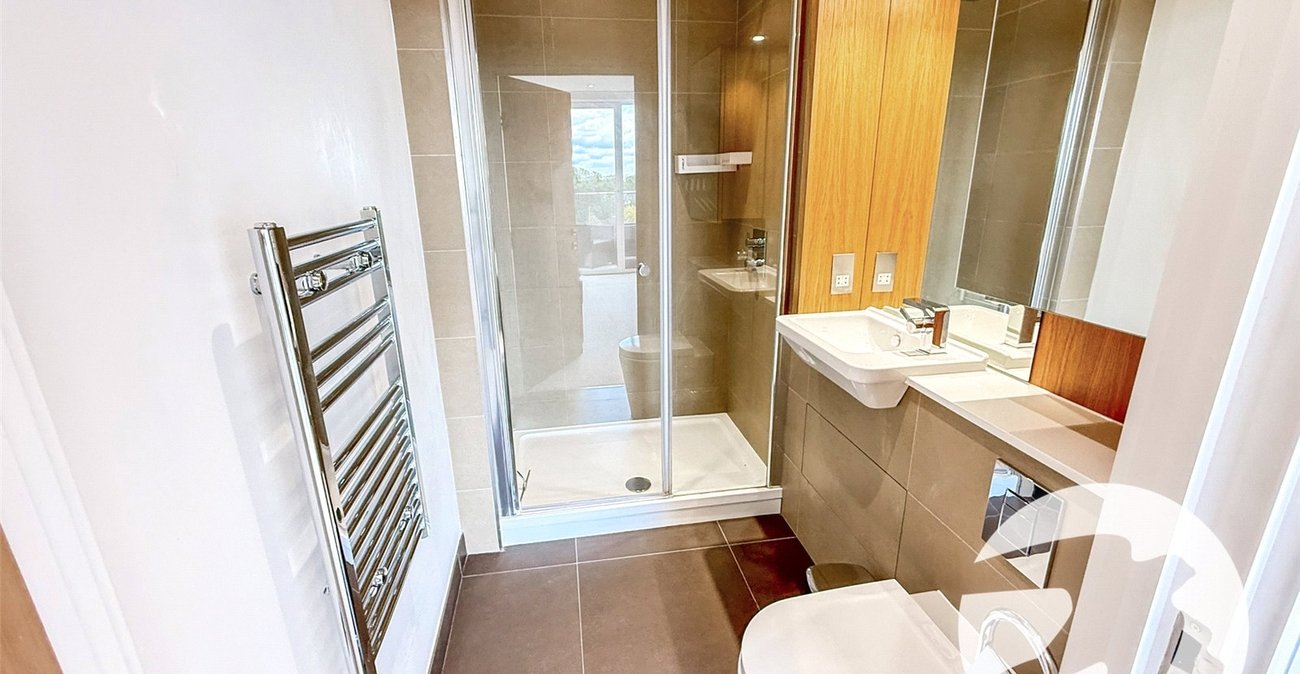 2 bedroom property for sale in London | Robinson Jackson