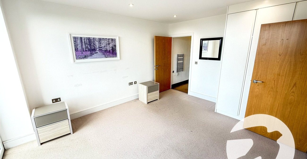 2 bedroom property for sale in London | Robinson Jackson