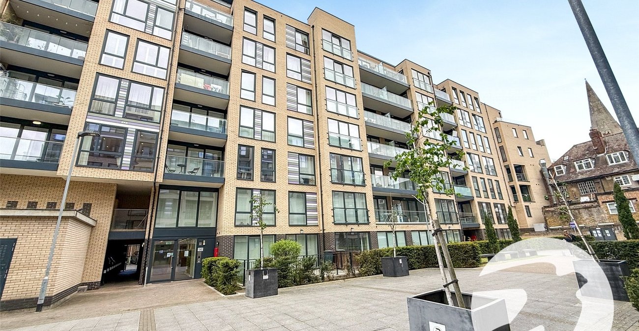 2 bedroom property for sale in London | Robinson Jackson